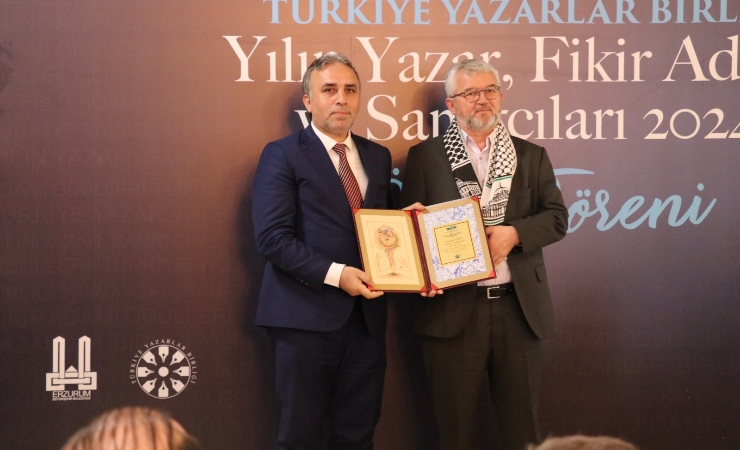 Prof. Dr. Mustafa Özel’e Ödül