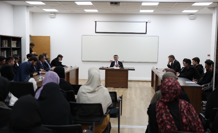 ''Öğrenci-Rektör Buluşmaları'' İslami İlimler Fakültesi ile Devam Ediyor