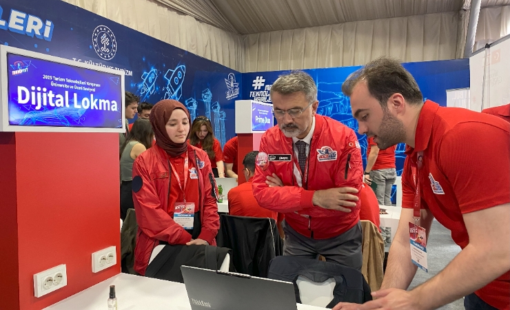 Rektörümüz Prof. Dr. Nevzat Şimşek, Teknofest'te