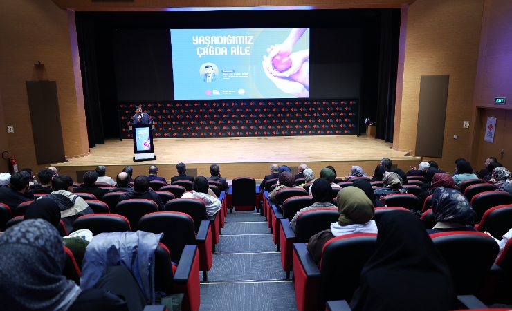 FSMVÜ’de “Yaşadığımız Çağda Aile” Ele Alındı
